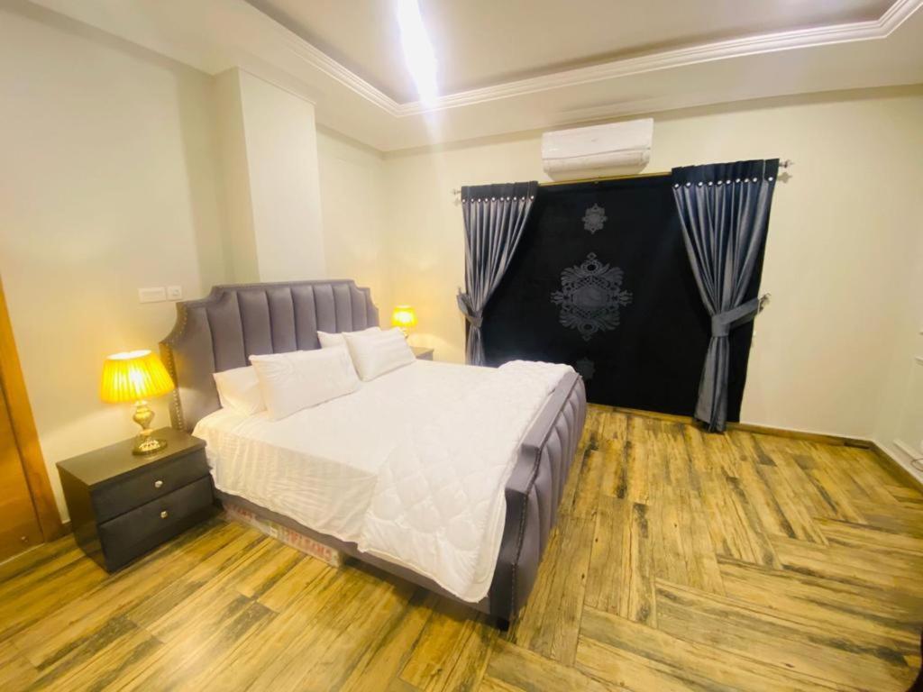 Holidazzle Serviced Apartments Bahria Town Rawalpindi Eksteriør billede